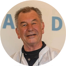Dr. Alexander Hellge, DDS