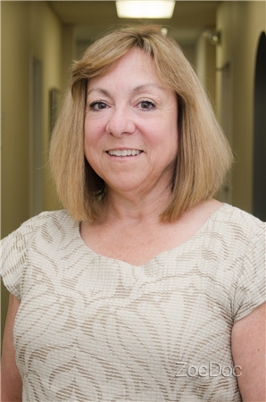 Dr. Laura Tsakiris, MD