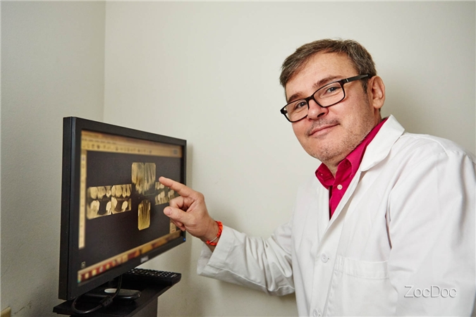 Dr. Pawel Dyczek, DDS